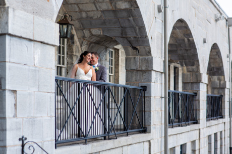 3 fort henry wedding balcony couple 2022 001 h