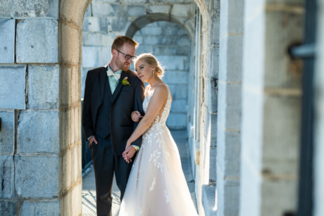 5 fort henry wedding balcony couple 2022 005 h