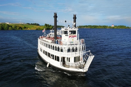 Island queen main photo