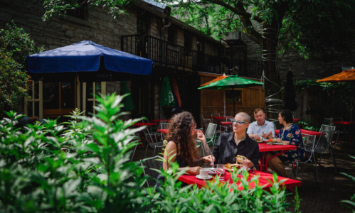Chez Piggy Patio