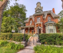 The street view of the Hochelaga Inn